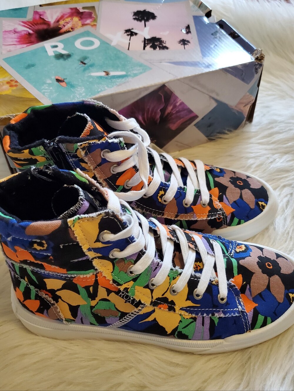Roxy Rae Mid - Floral Lace Up Mid Sneaker Shoes